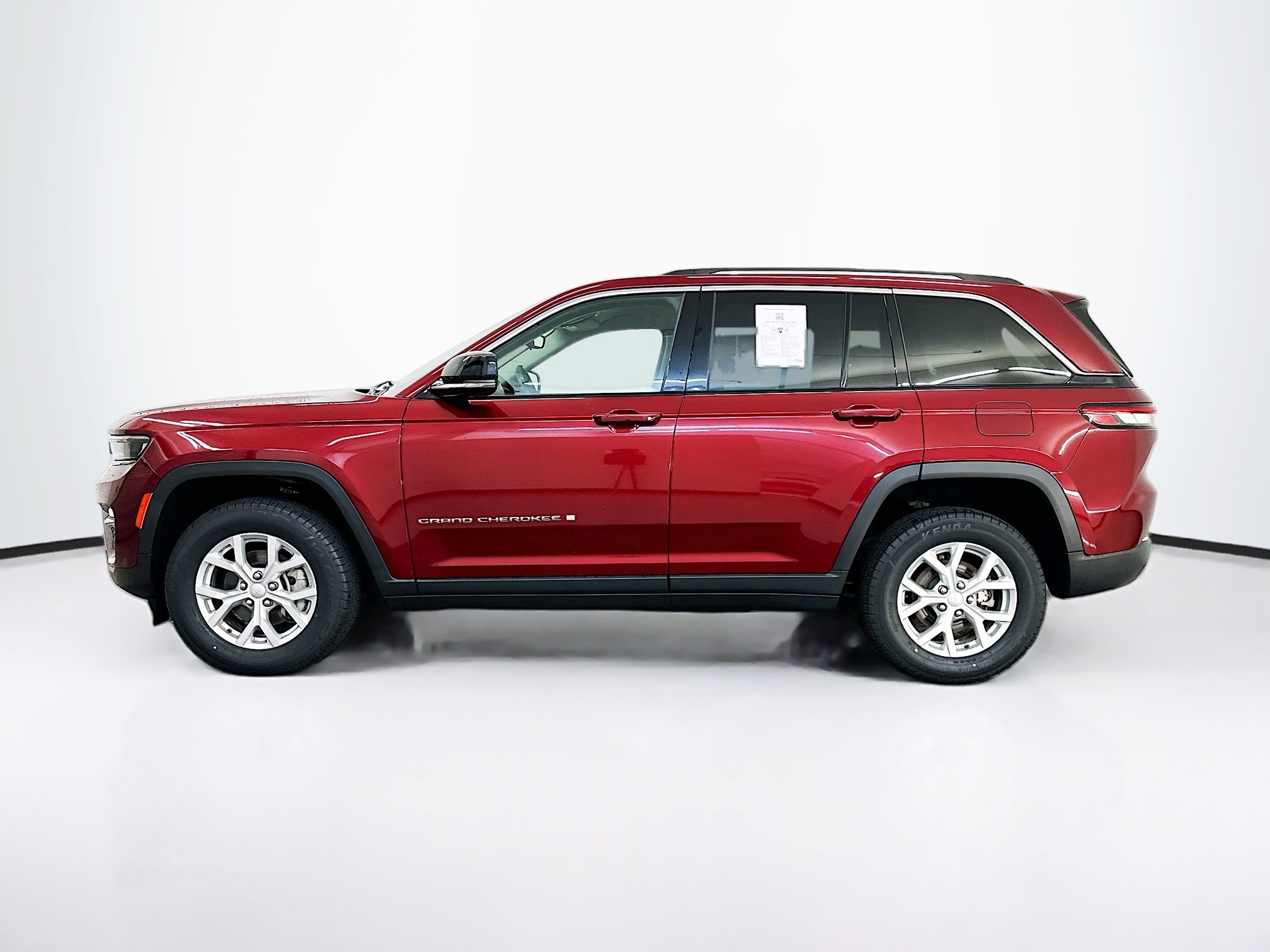 Used 2023 Jeep Grand Cherokee Limited AWD/4WD image 4