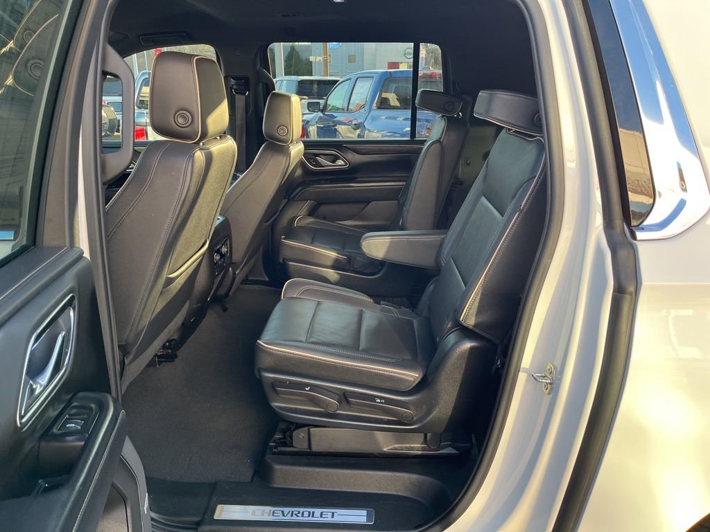 Used 2023 Chevrolet Suburban Premier image 13