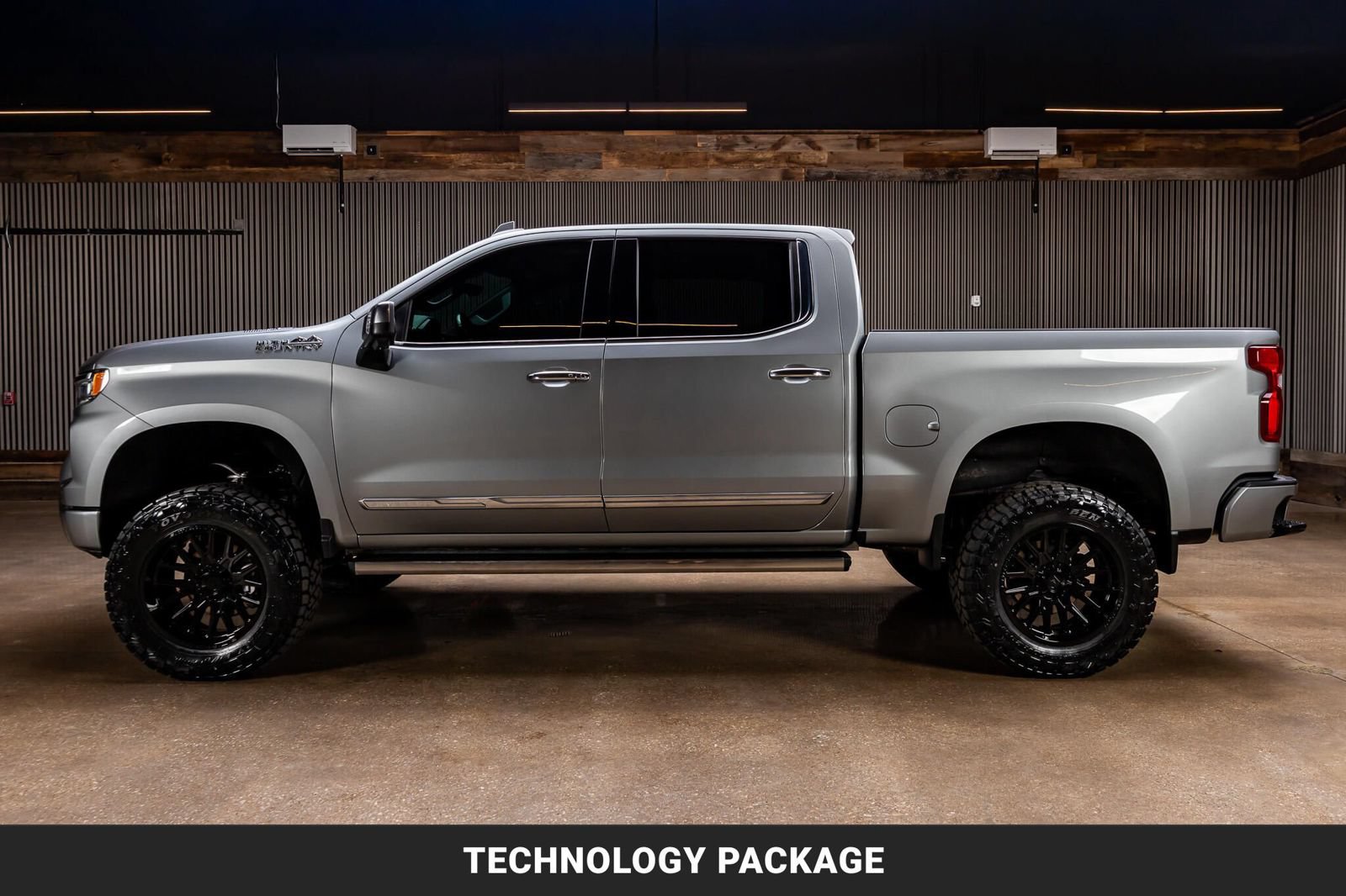 Used 2025 Chevrolet Silverado 1500 High Country AWD/4WD image 6