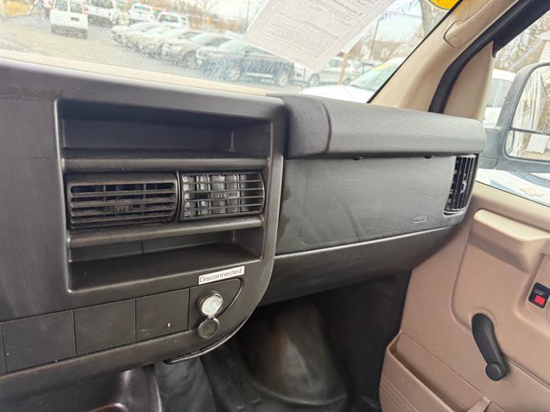 Used 2011 Chevrolet Express 2500 image 31