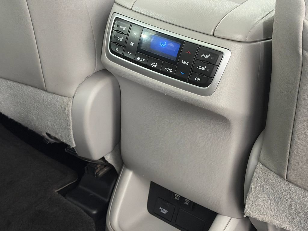 Used 2018 Toyota Highlander Limited Platinum image 30
