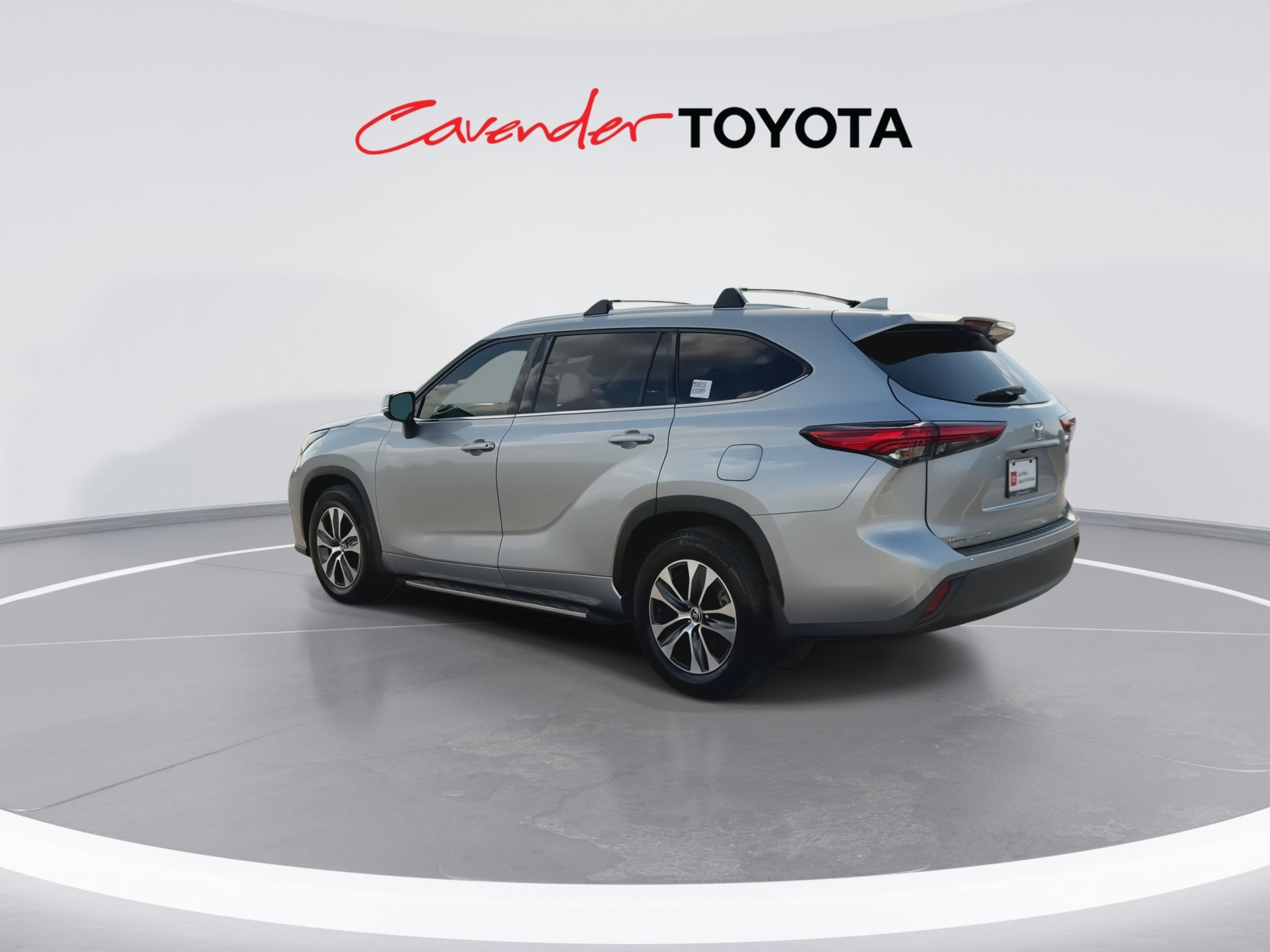 Certified 2021 Toyota Highlander XLE FWD image 6