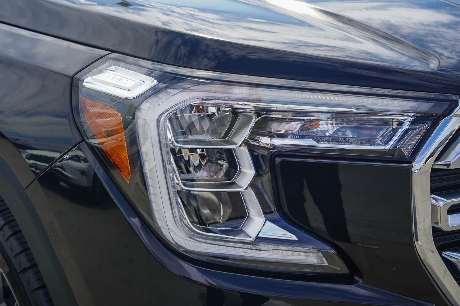 Used 2022 GMC Terrain SLT w/ Tech Package AWD/4WD image 11