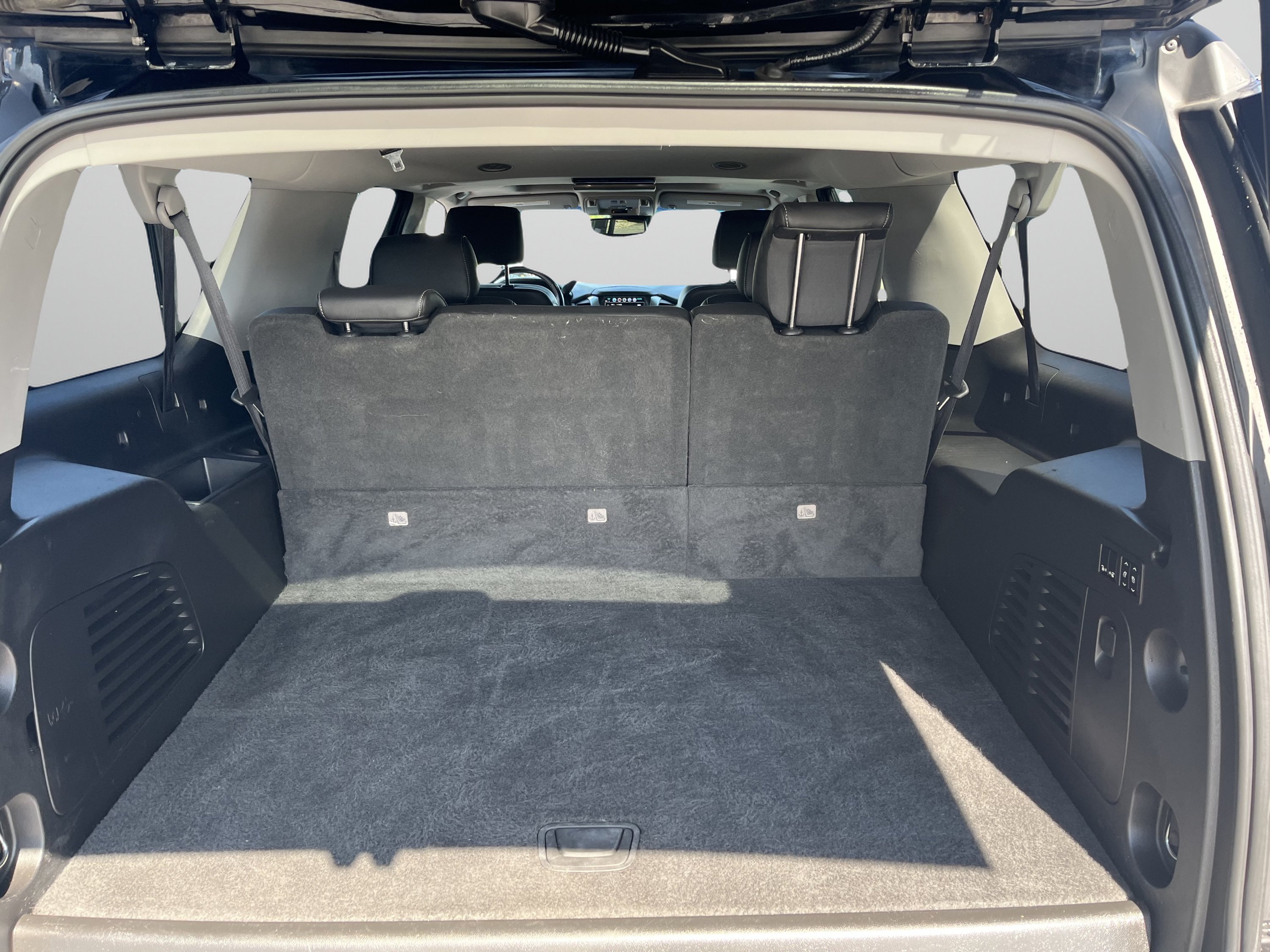 Used 2019 Chevrolet Suburban Premier AWD/4WD image 12