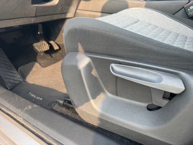 Certified 2025 Volkswagen Tiguan S FWD image 21