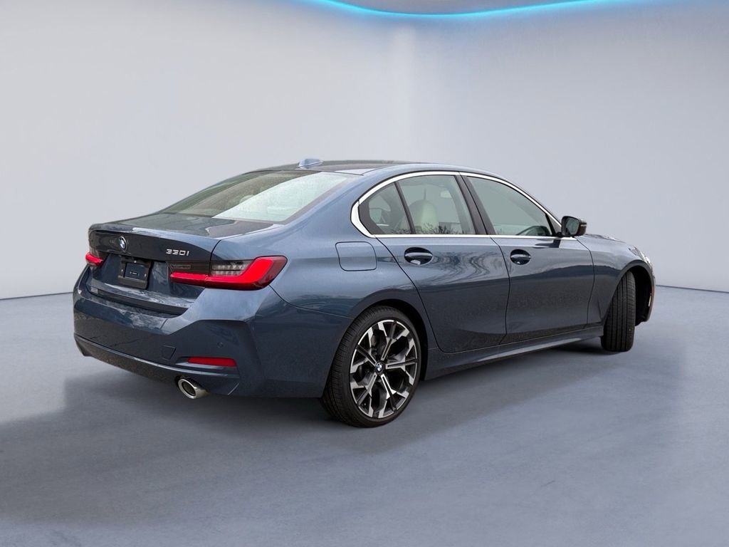 Used 2025 BMW 330i xDrive Sedan w/ Convenience Package image 4