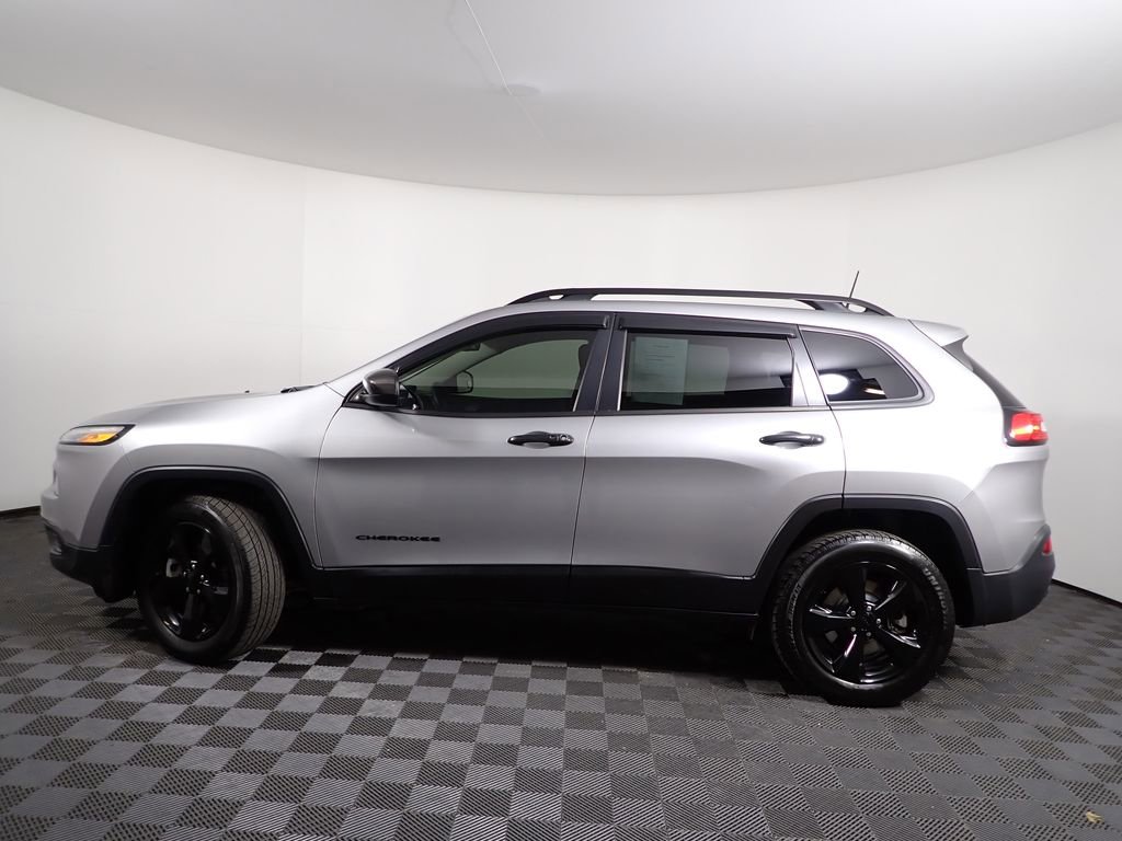 Used 2017 Jeep Cherokee Sport w/ Cold Weather Group image 10
