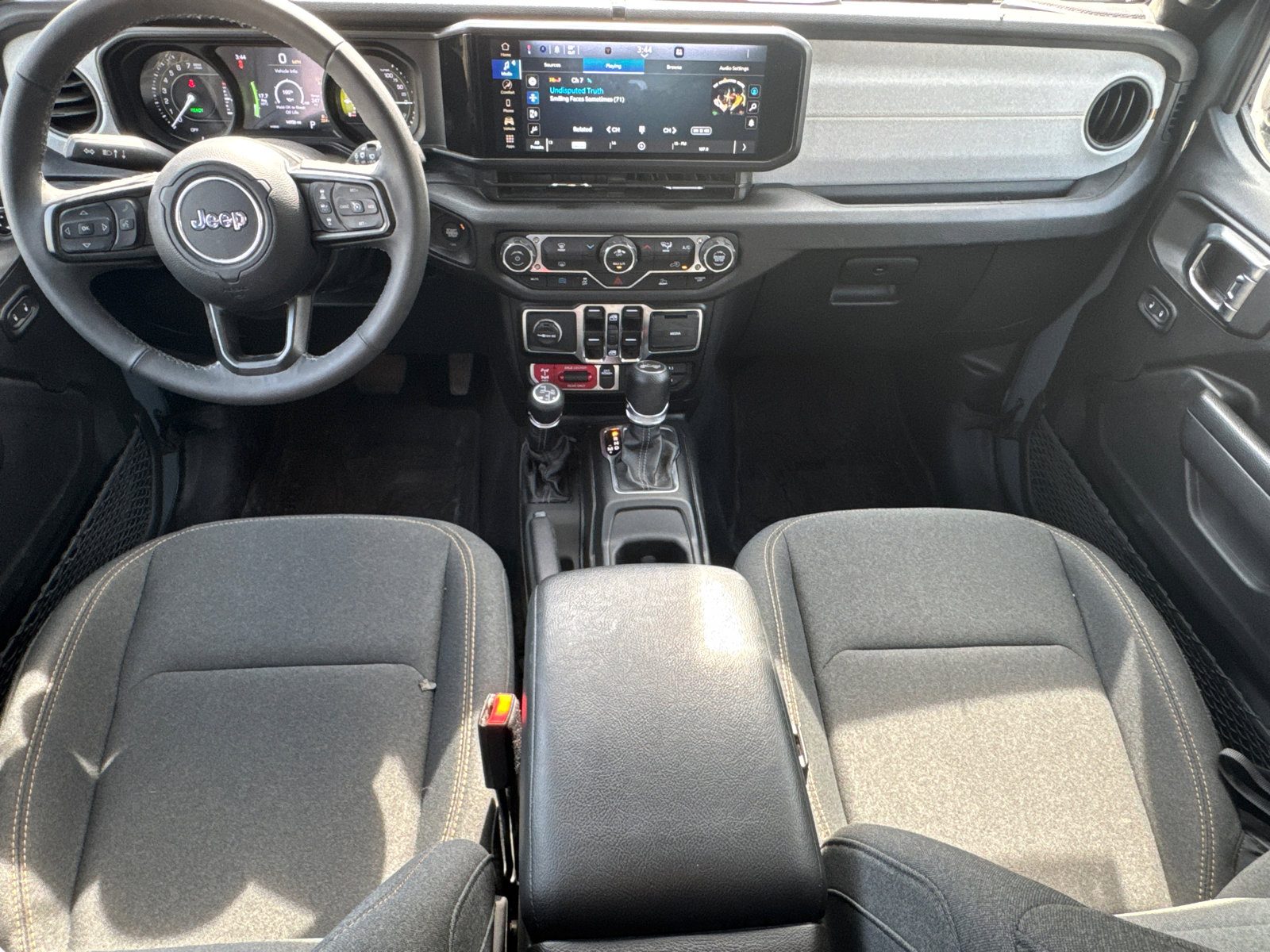 Used 2025 Jeep Wrangler Willys image 24