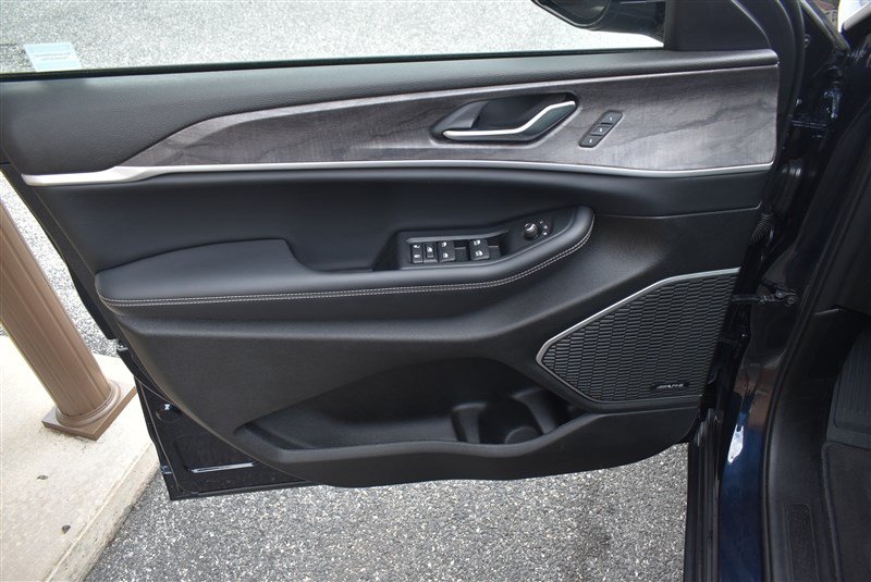 Used 2023 Jeep Grand Cherokee 4WD 4xe image 10