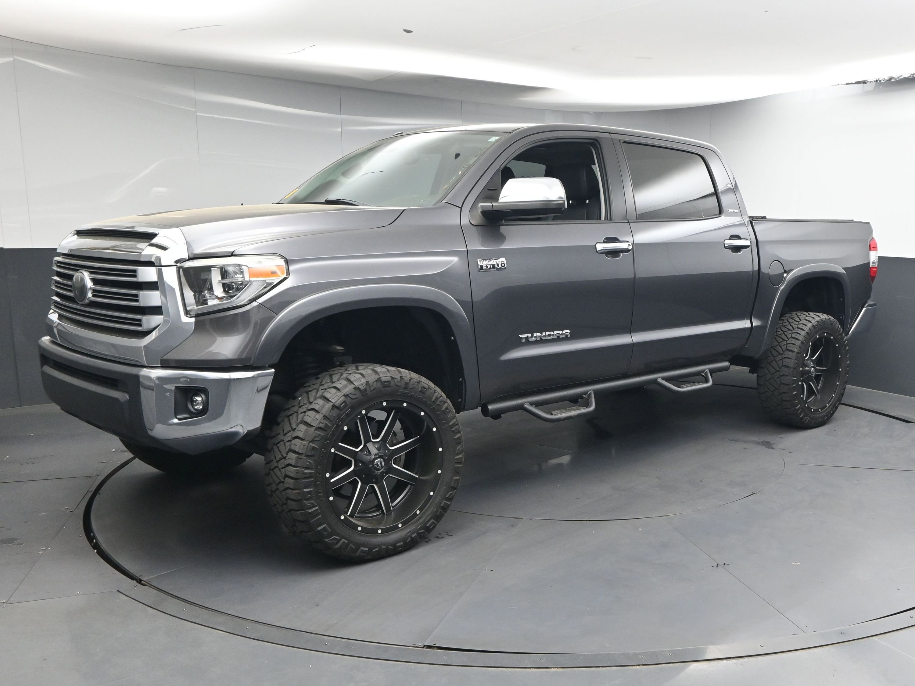 Used 2018 Toyota Tundra Limited AWD/4WD image 4