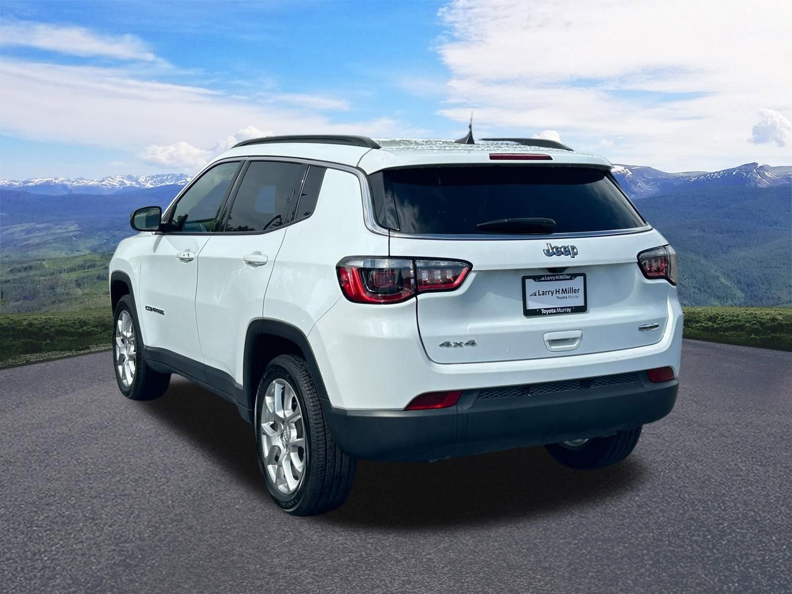Used 2024 Jeep Compass Latitude AWD/4WD image 3