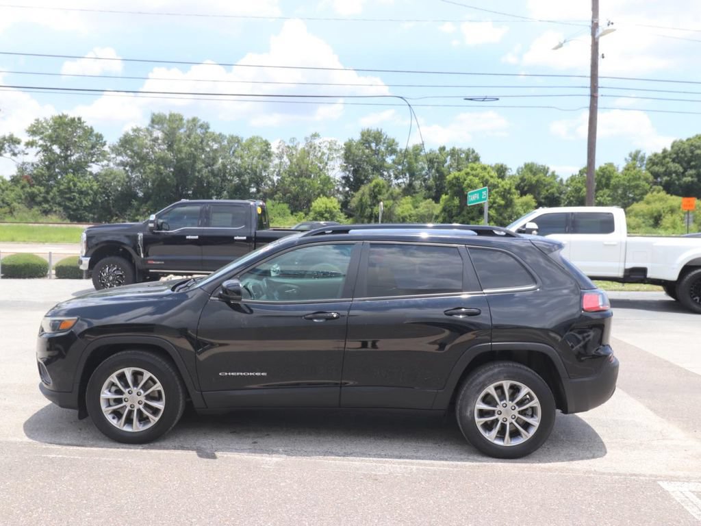 Used 2022 Jeep Cherokee Latitude Lux w/ Mopar Interior Package FWD image 8