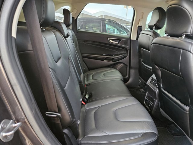 Used 2017 Ford Edge Titanium w/ Technology Package FWD image 16