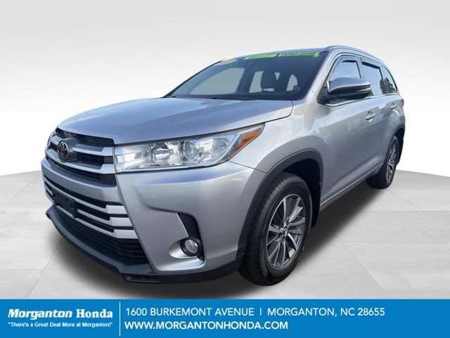 Used 2017 Toyota Highlander XLE w/ Carpet Mat Package AWD/4WD image 3