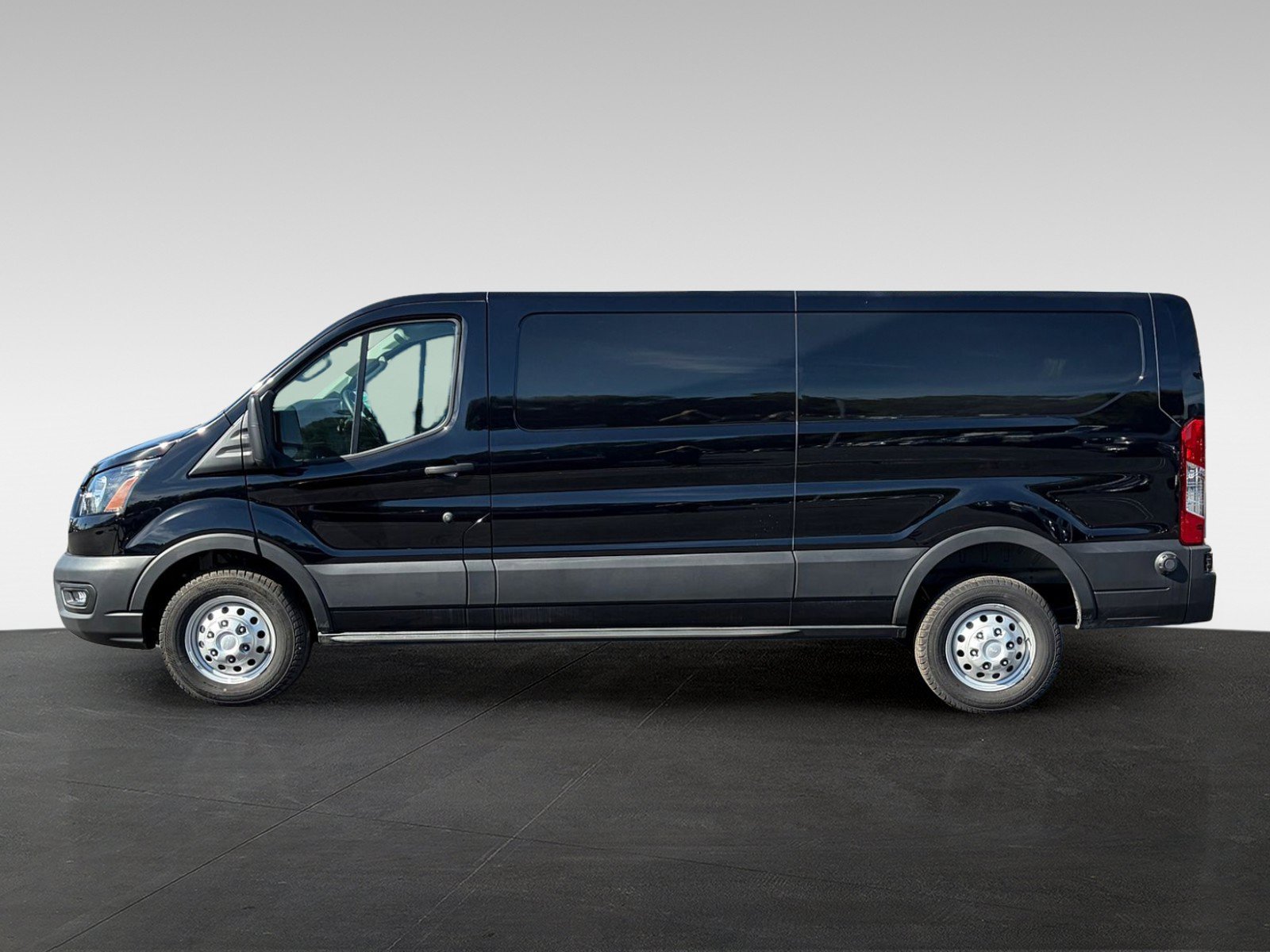 Used 2025 Ford Transit 350 148 Low Roof AWD w/ Exterior Upgrade Package image 8