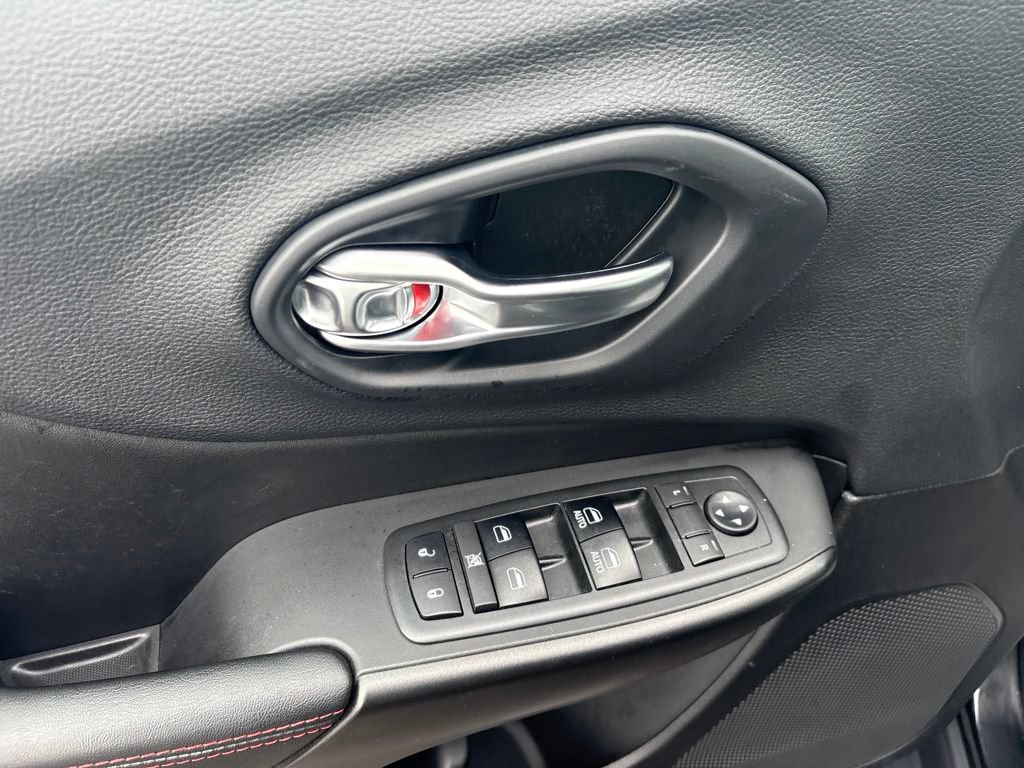 Used 2019 Jeep Cherokee Trailhawk w/ Cold Weather Group AWD/4WD image 19