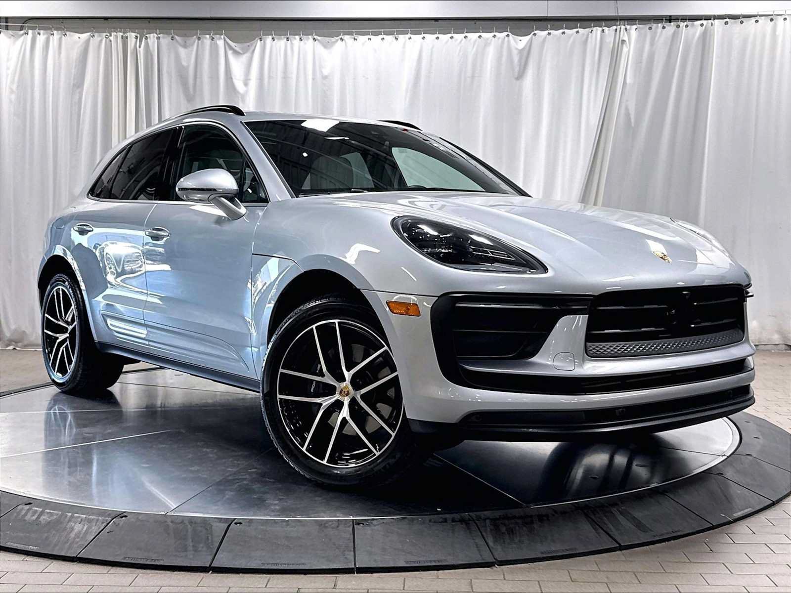 Used 2026 Porsche Macan AWD/4WD image 12