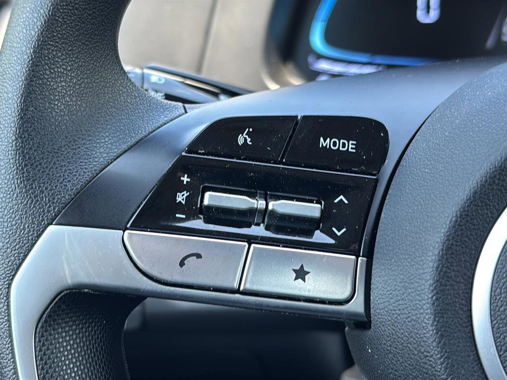 Used 2025 Hyundai Elantra SE FWD image 26