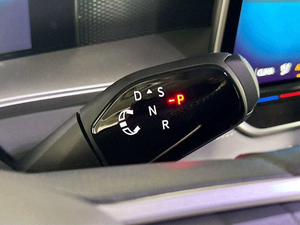 New 2025 Volkswagen Tiguan SE image 17