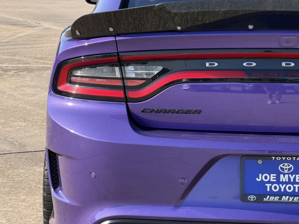 Used 2016 Dodge Charger R/T Scat Pack w/ Beats Audio Group RWD image 10