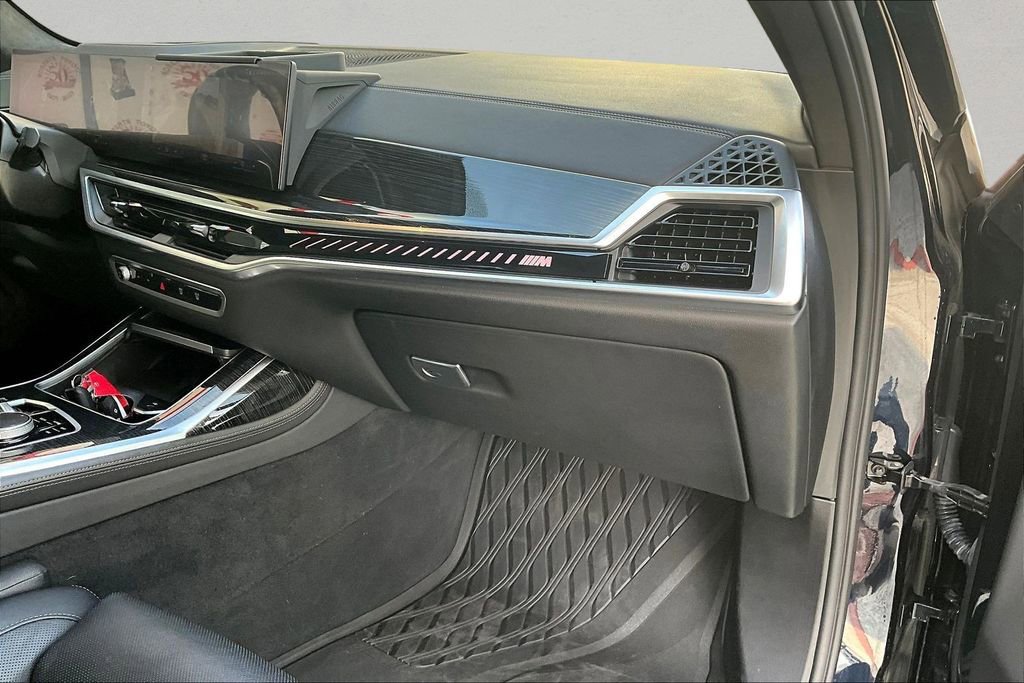 Used 2023 BMW X7 M60i AWD/4WD image 25