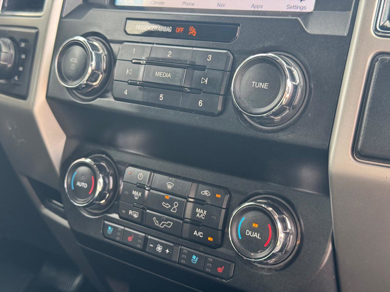 Used 2019 Ford F150 Lariat image 32