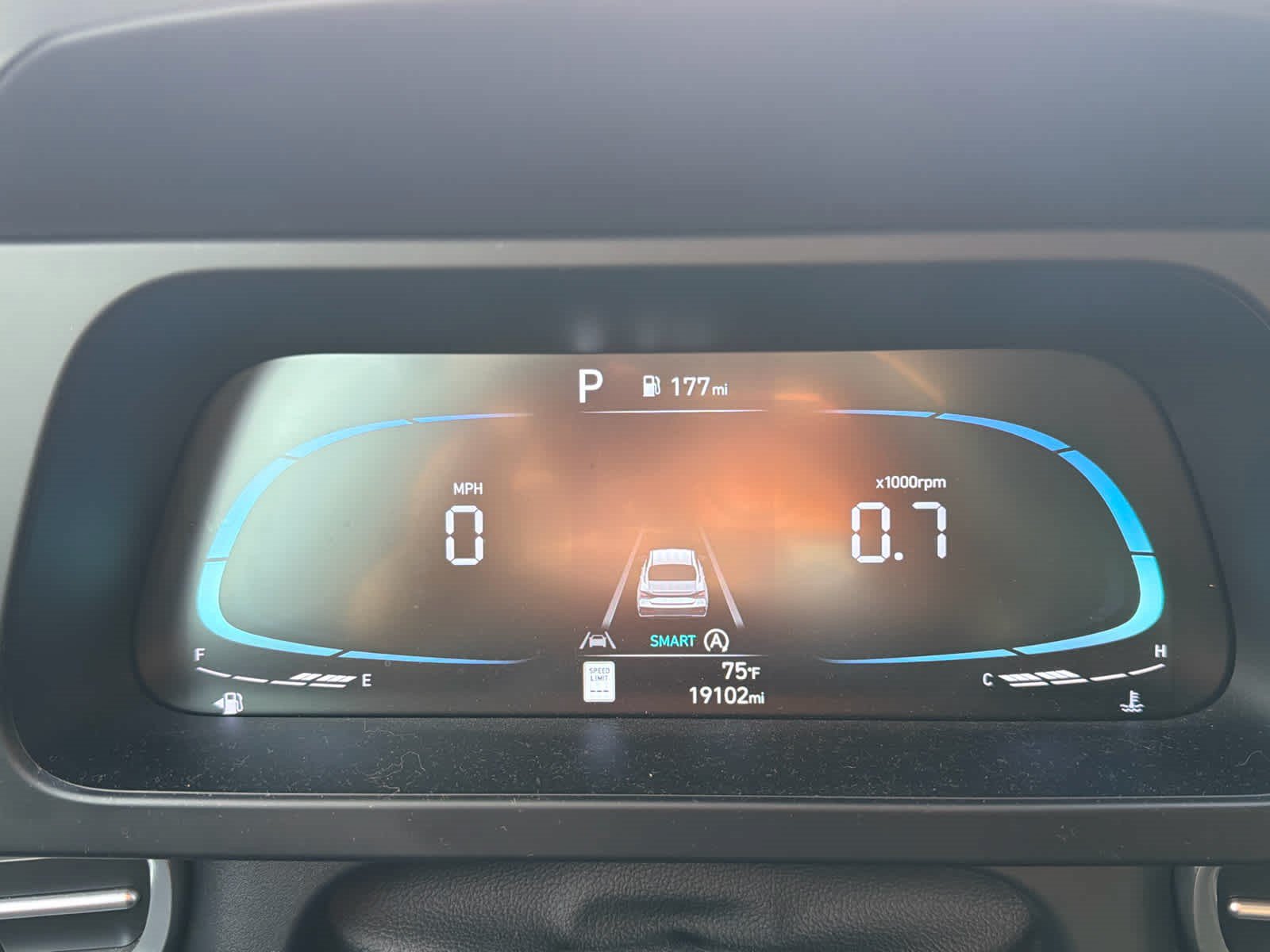 Certified 2025 Hyundai Elantra SE FWD image 8