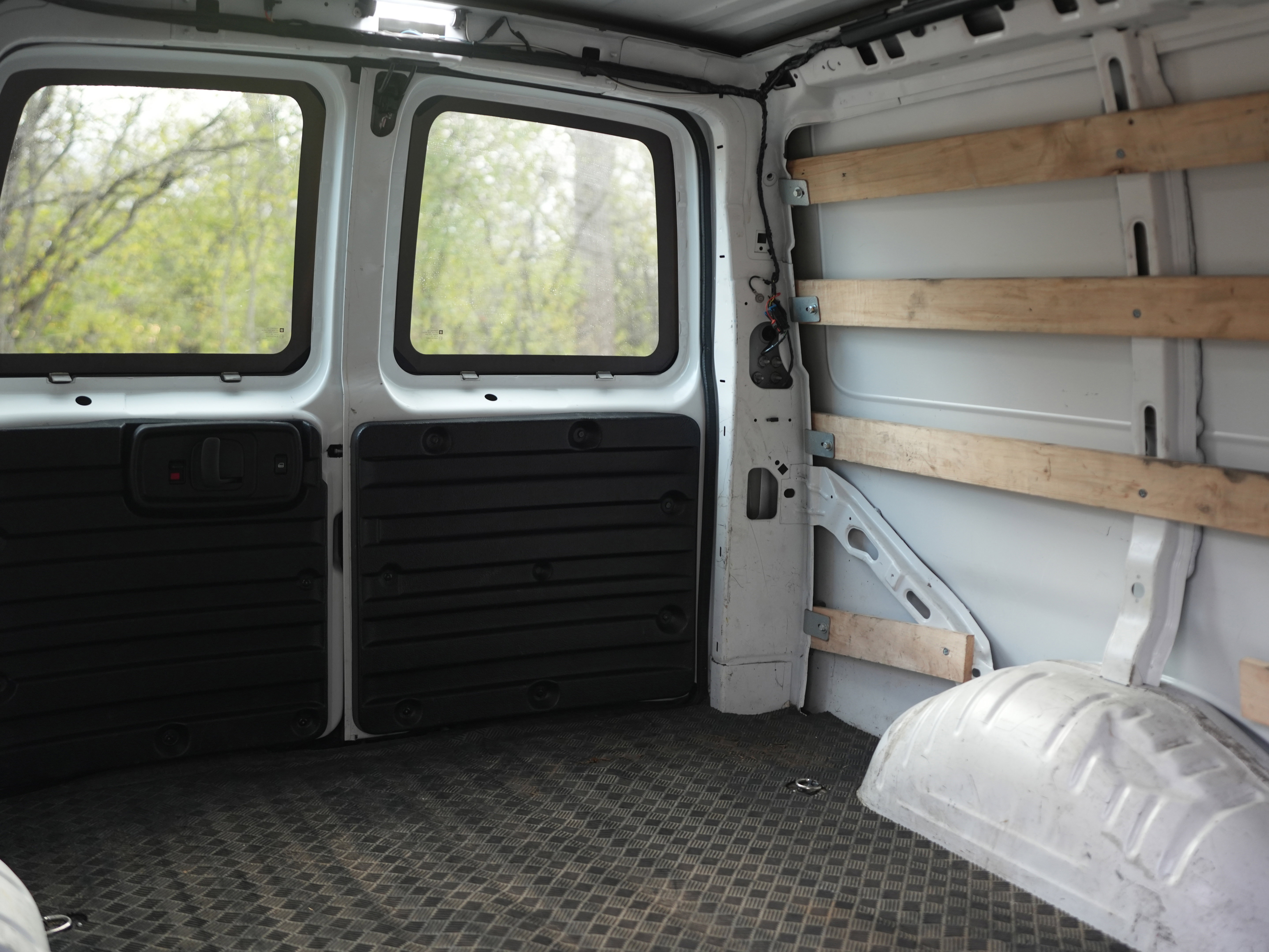 Used 2023 Chevrolet Express 2500 w/ Driver Convenience Package image 25