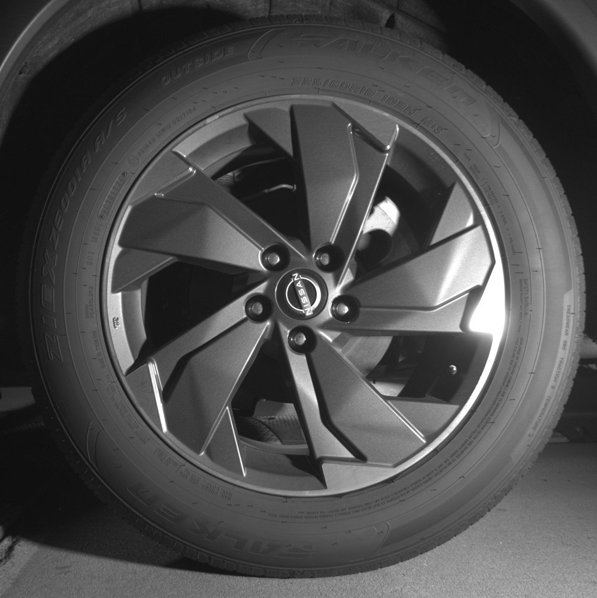 Used 2025 Nissan Rogue SV image 14