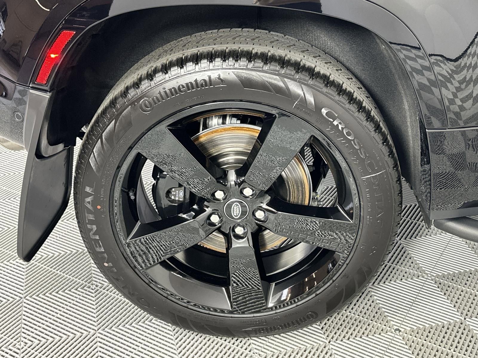 Certified 2023 Land Rover Defender 90 V8 image 35