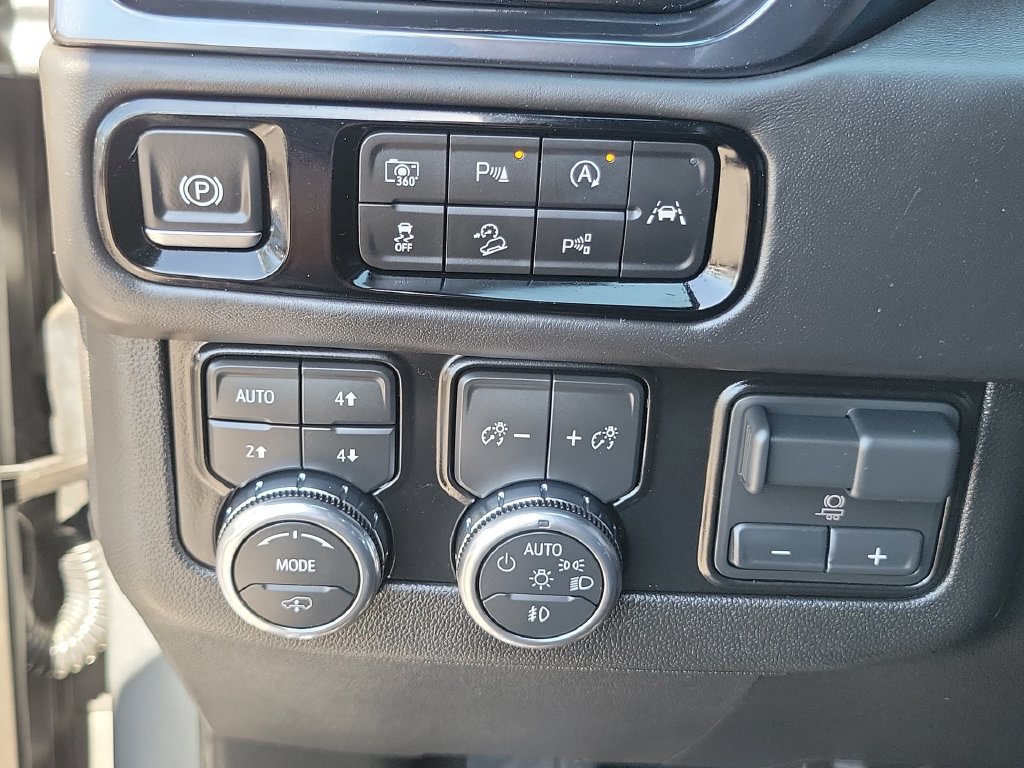 Certified 2025 GMC Yukon XL AT4 Ultimate AWD/4WD image 17