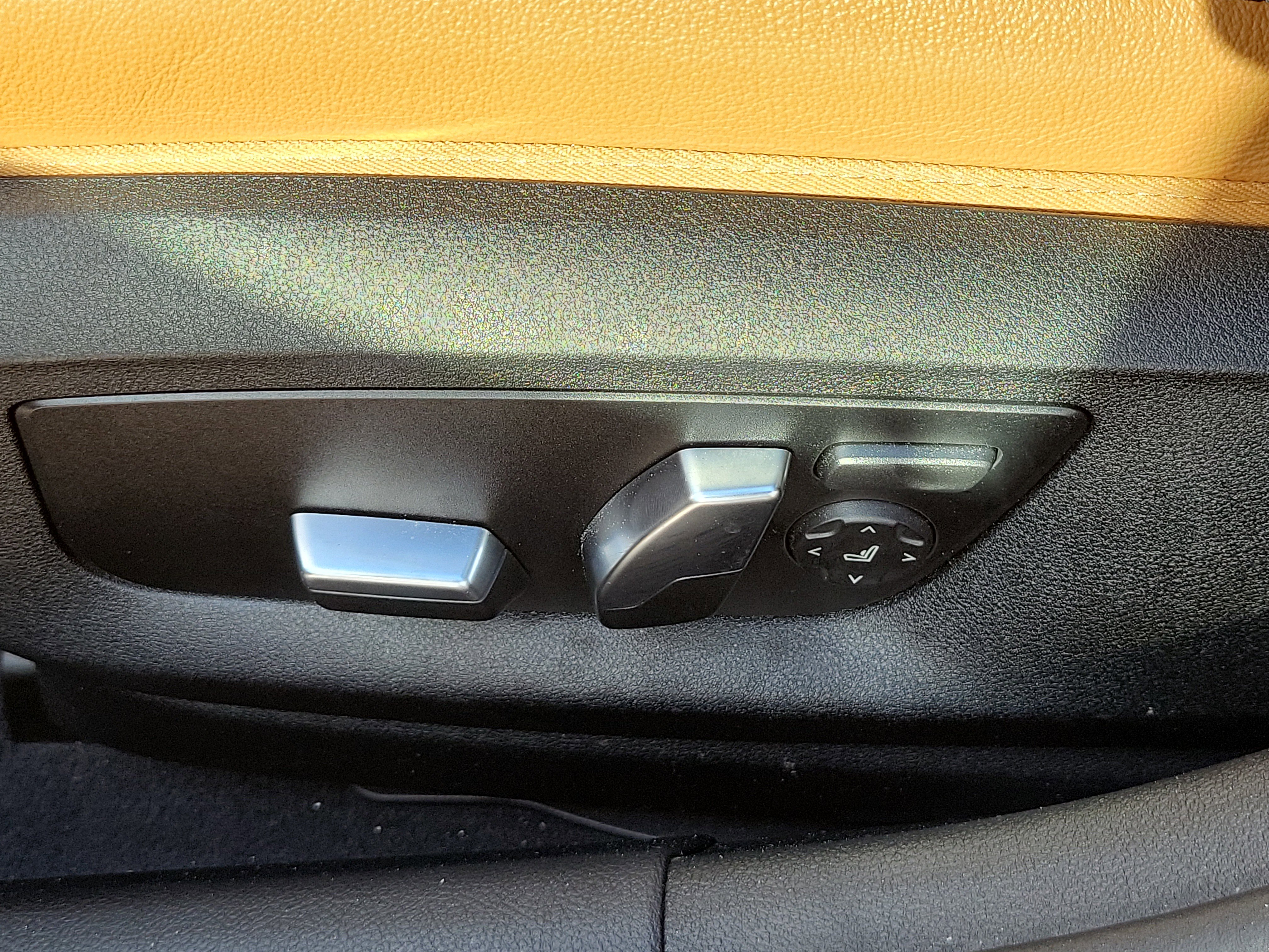 Certified 2023 BMW 530e w/ Premium Package image 23