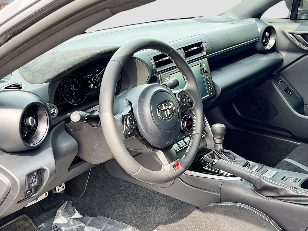 Used 2025 Toyota GR86 Premium RWD image 9