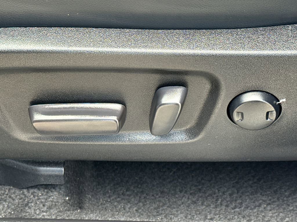 Used 2019 Toyota Highlander XLE FWD image 23
