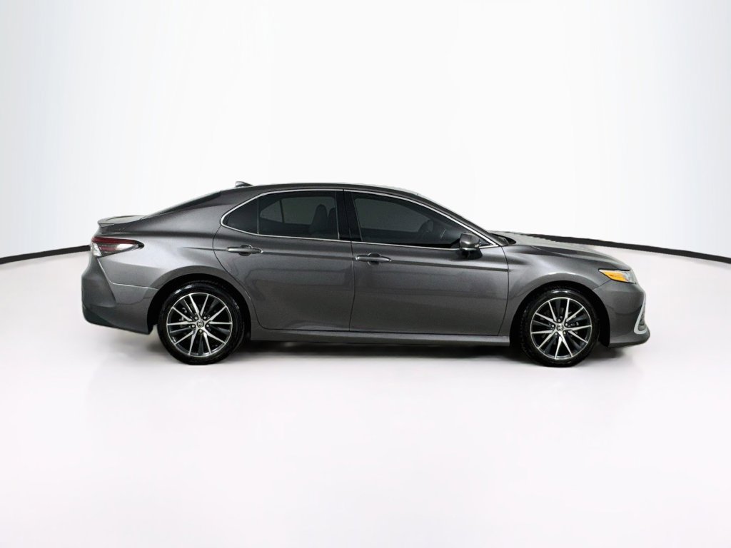 Used 2021 Toyota Camry XLE FWD image 8
