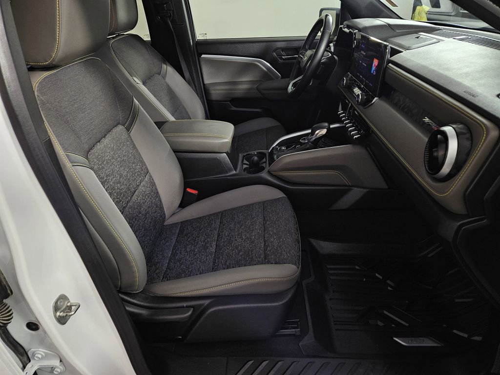 Used 2024 Chevrolet Colorado ZR2 w/ Technology Package AWD/4WD image 30