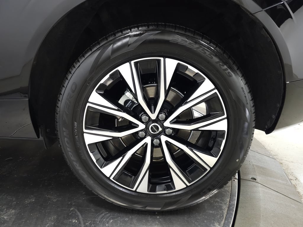 Certified 2025 Volvo XC60 B5 Core AWD/4WD image 14