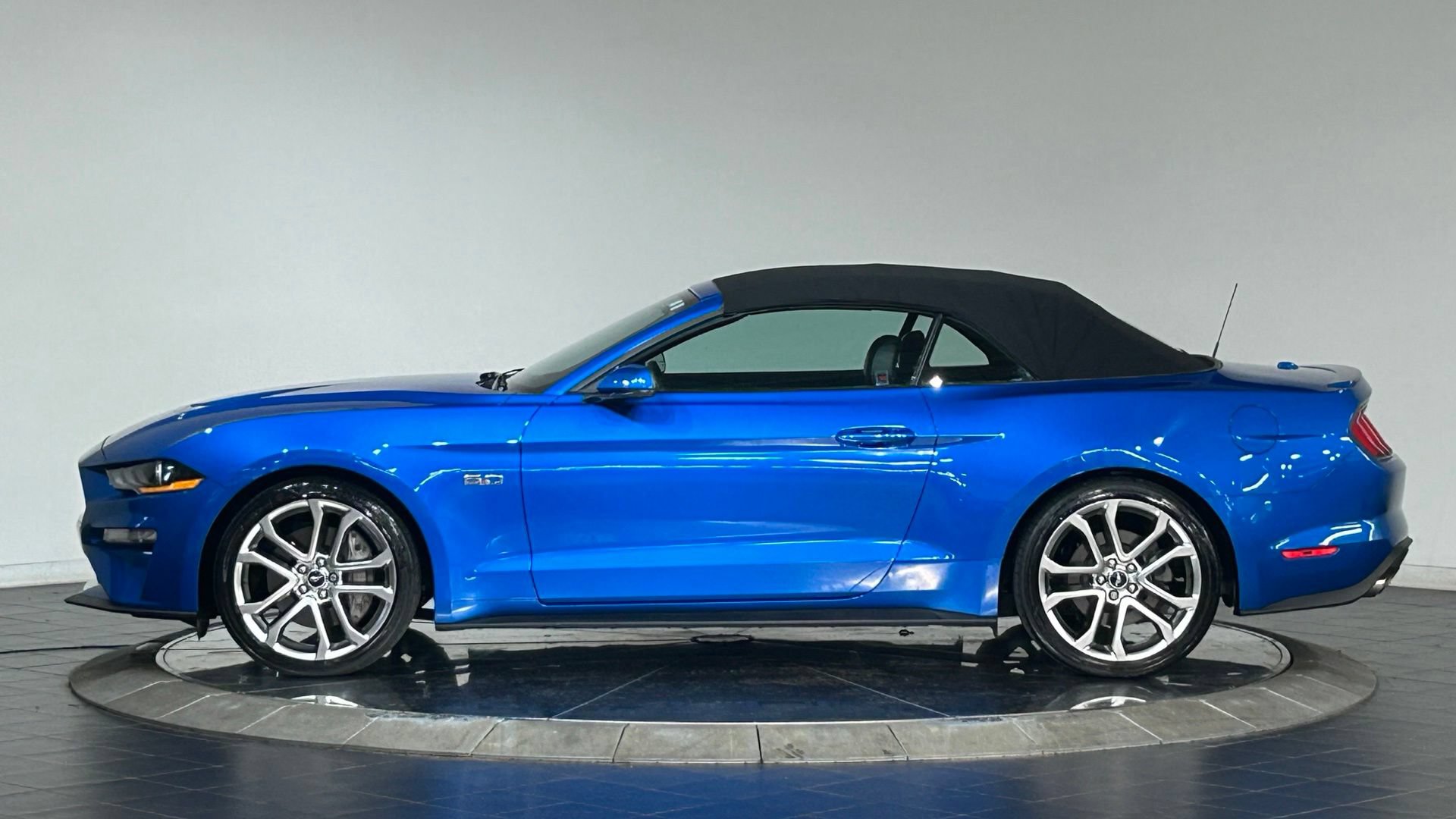 Used 2019 Ford Mustang GT Premium RWD image 7