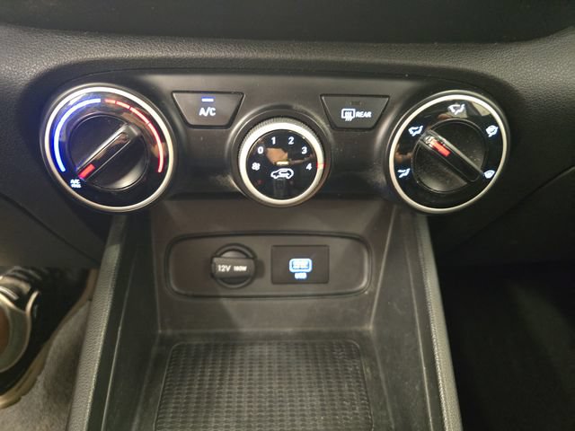 Used 2021 Hyundai Venue SE FWD image 24