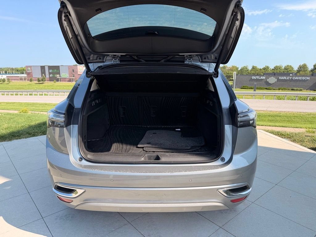Used 2023 Buick Envision Avenir AWD/4WD image 32