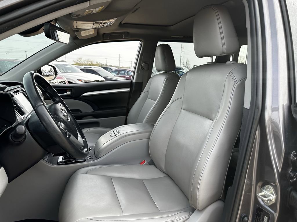 Used 2019 Toyota Highlander XLE image 26