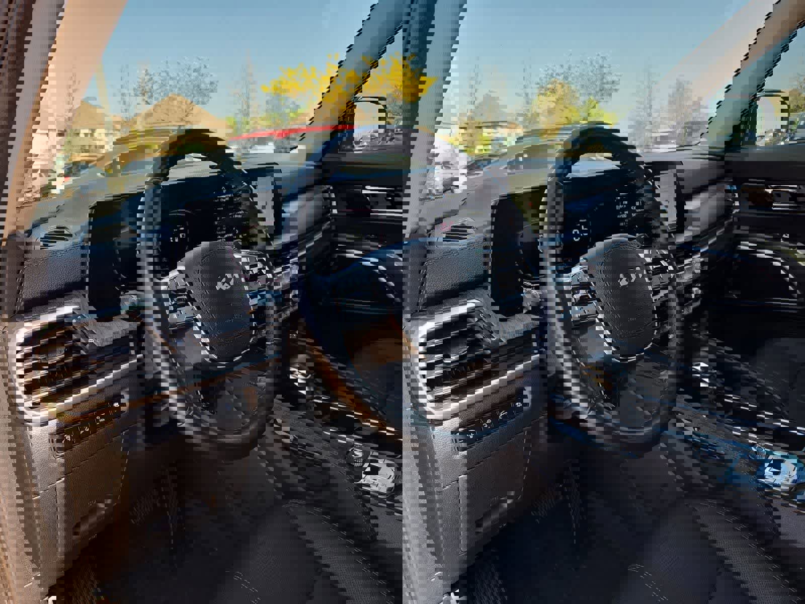 Used 2023 Kia Telluride EX w/ EX Captain's Chair Package image 2