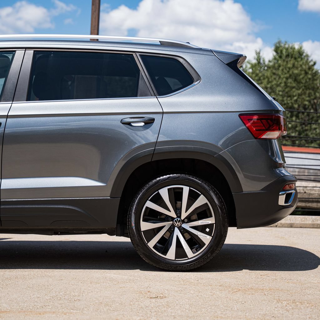 Certified 2023 Volkswagen Taos SE FWD image 4