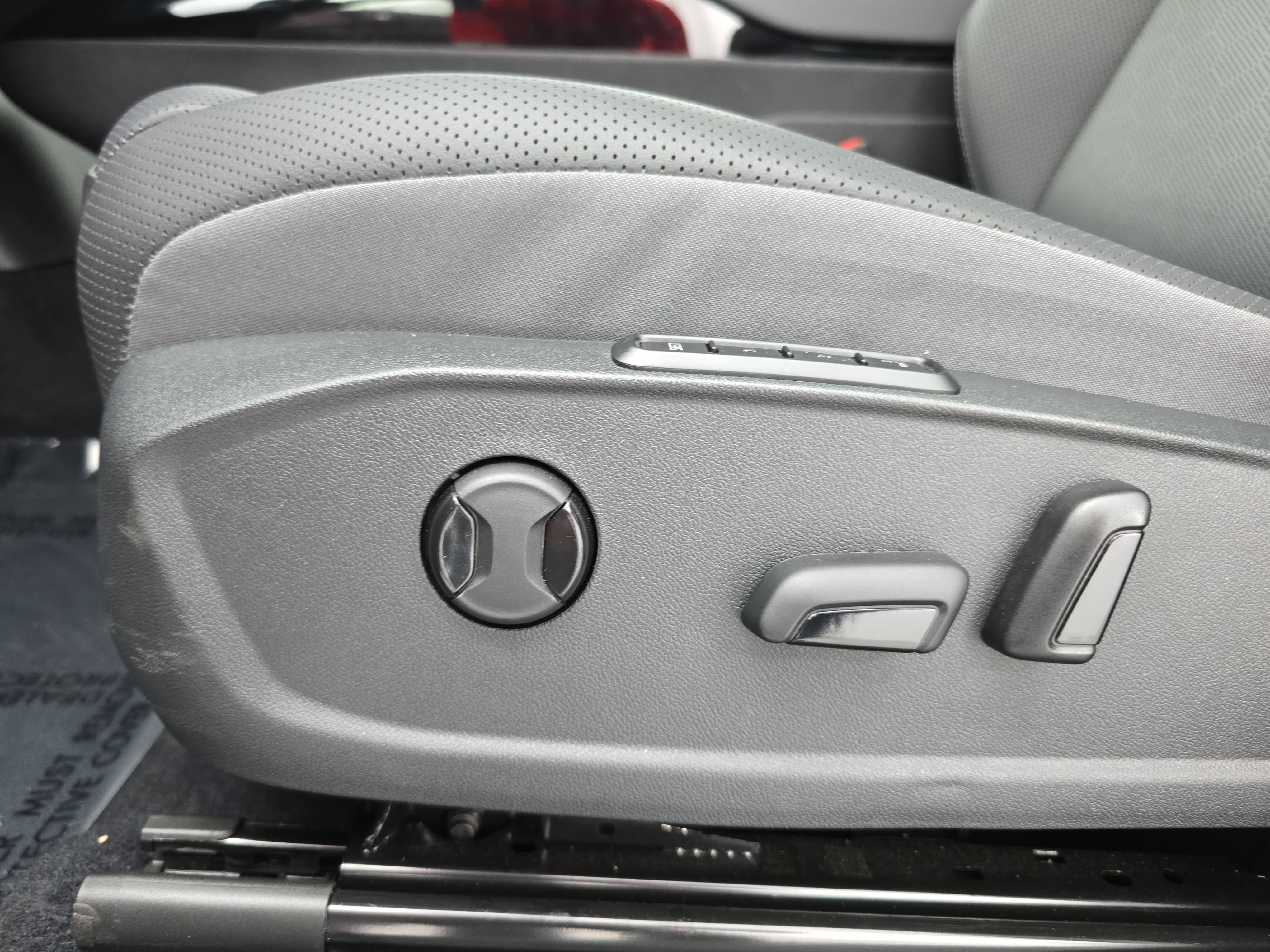 Certified 2025 Volkswagen ID.4 Pro S RWD image 29