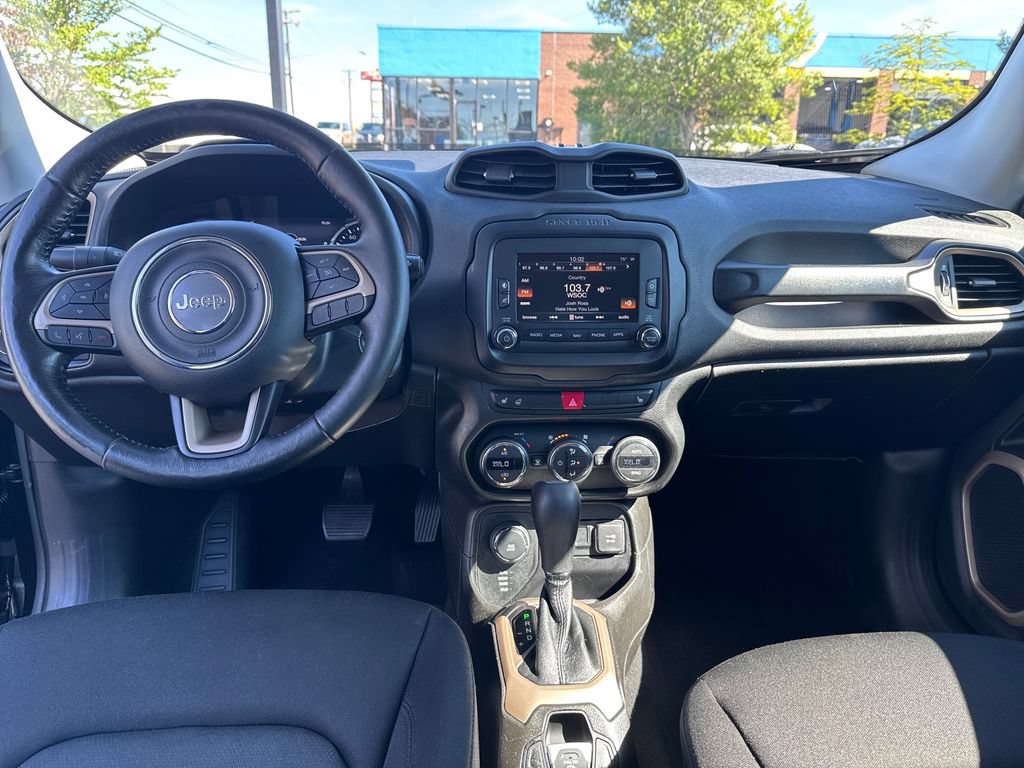 Used 2017 Jeep Renegade Latitude AWD/4WD image 17