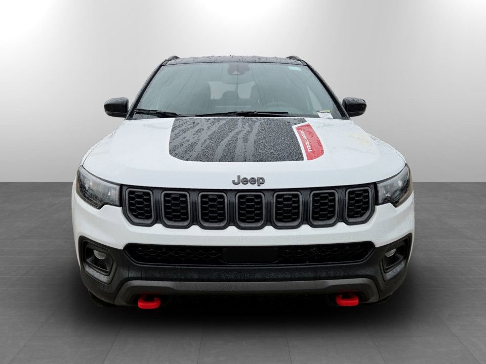 Used 2025 Jeep Compass Trailhawk image 3