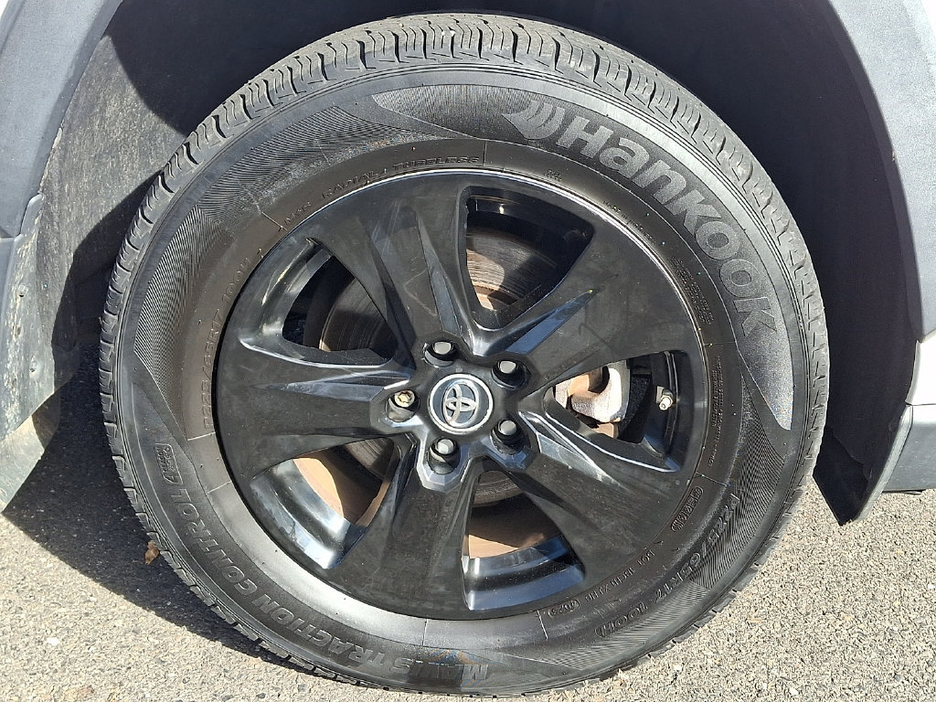 Used 2019 Toyota RAV4 LE w/ Carpet Mat Package AWD/4WD image 8