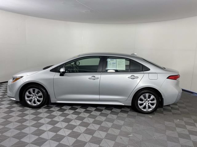 Used 2025 Toyota Corolla LE FWD image 5
