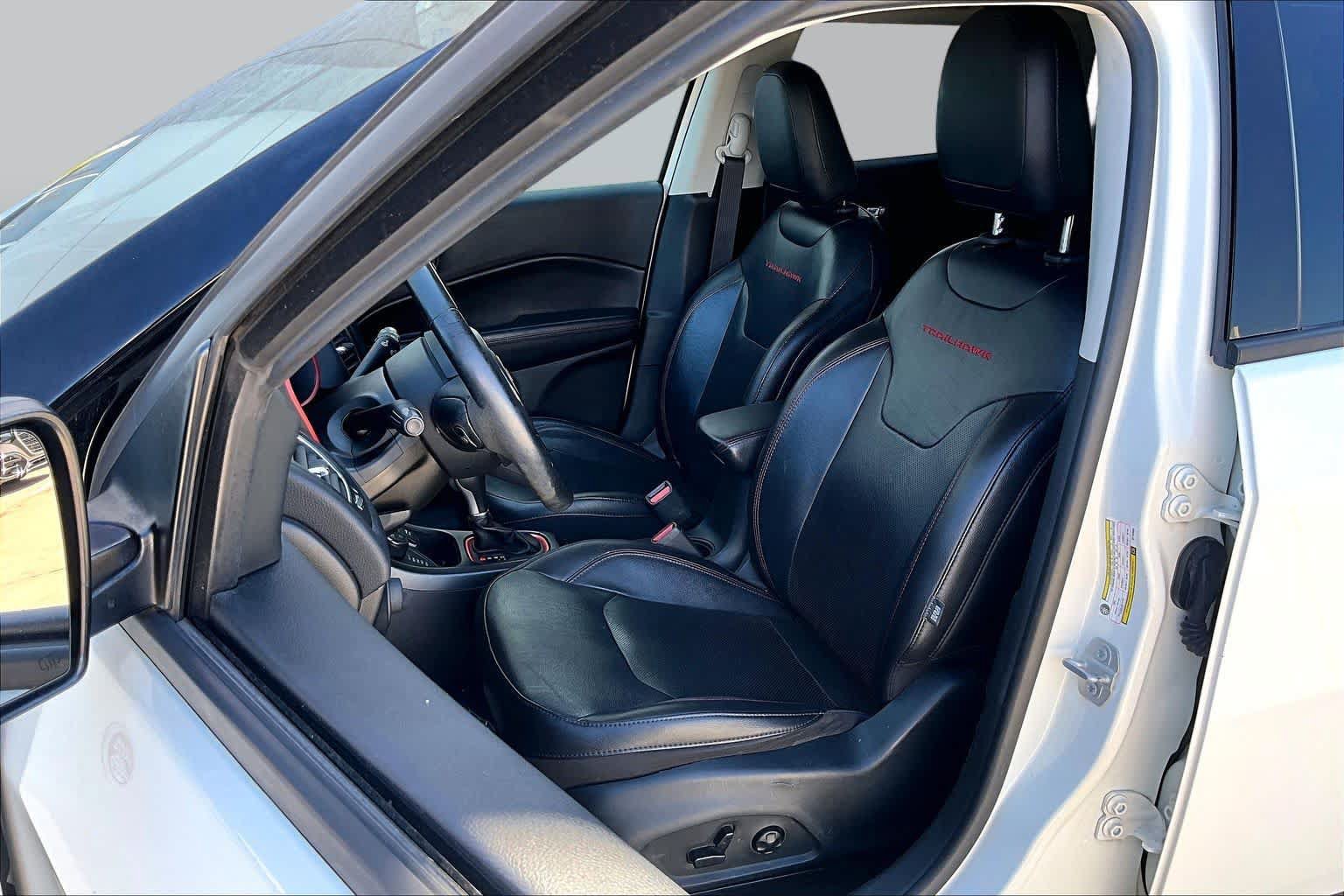 Used 2019 Jeep Compass Trailhawk w/ Leather Interior Group AWD/4WD image 8