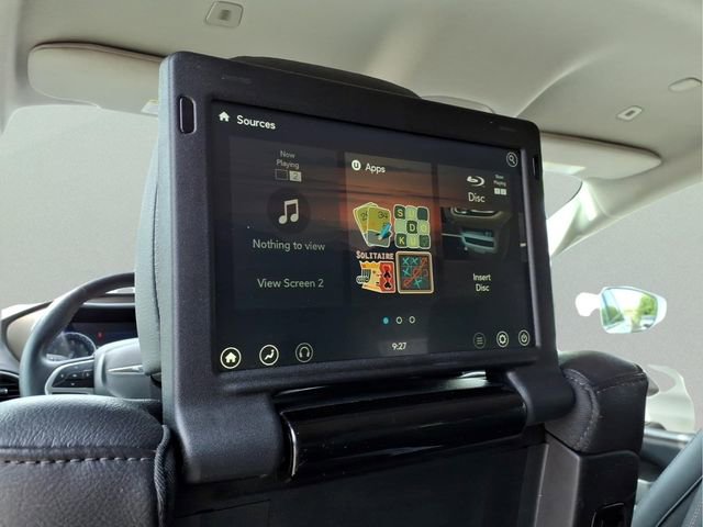 Used 2018 Chrysler Pacifica Touring-L Plus FWD image 12